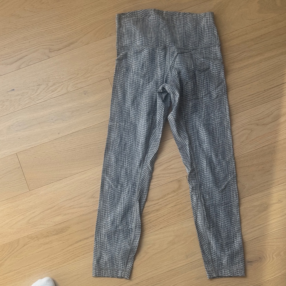 Lululemon Gray Chevron High-Waist Leggings size 8 EUC